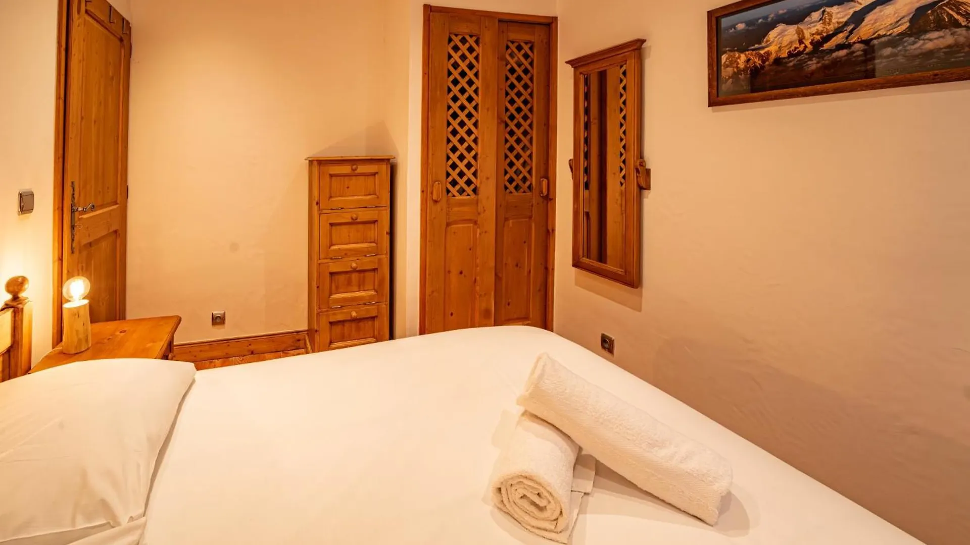 Апартаменты Alpine Garden - Truly Hidden Gem With Sunny Garden In Chamonix Town Center