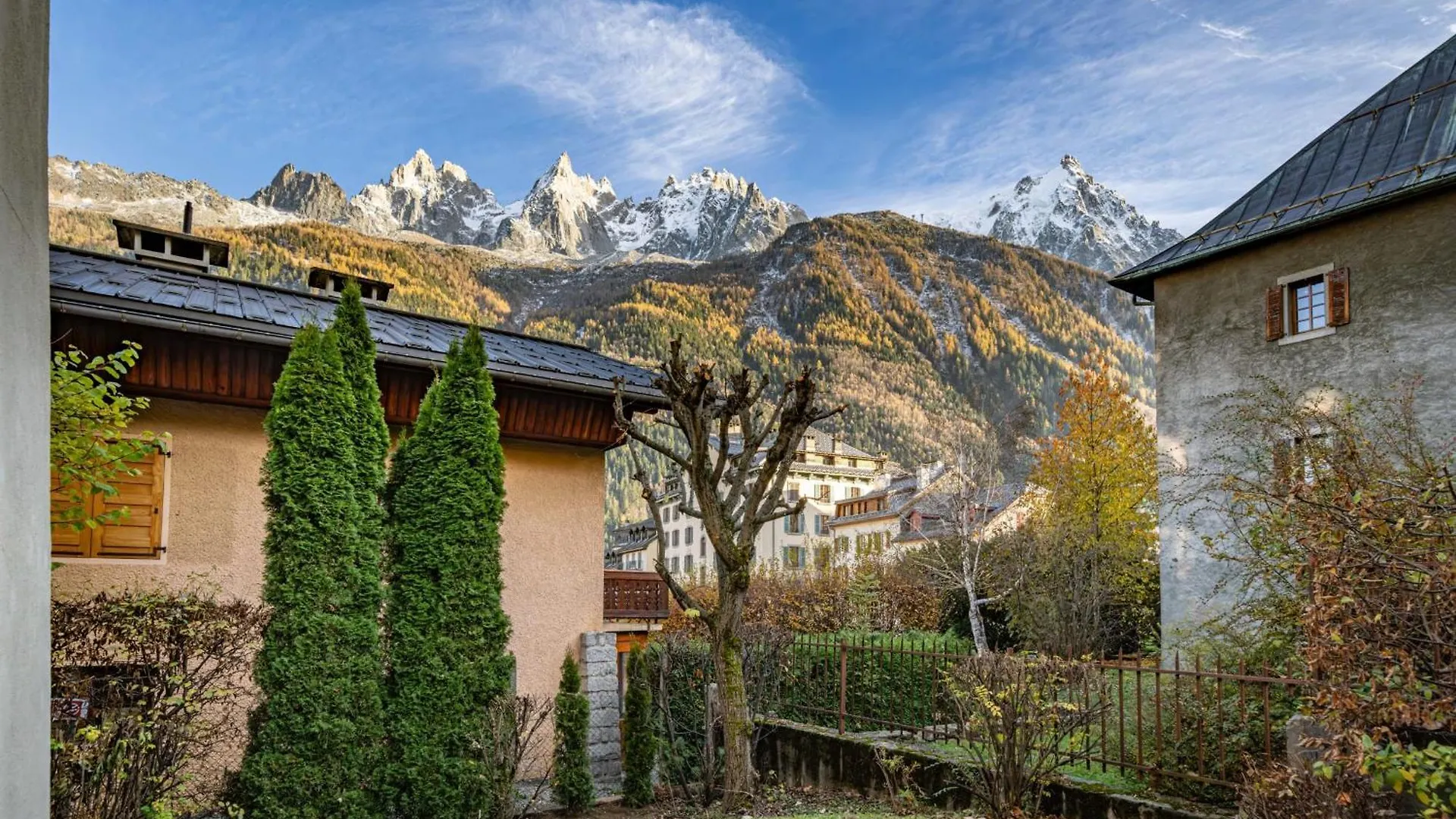 Апартаменты Alpine Garden - Truly Hidden Gem With Sunny Garden In Chamonix Town Center Франция